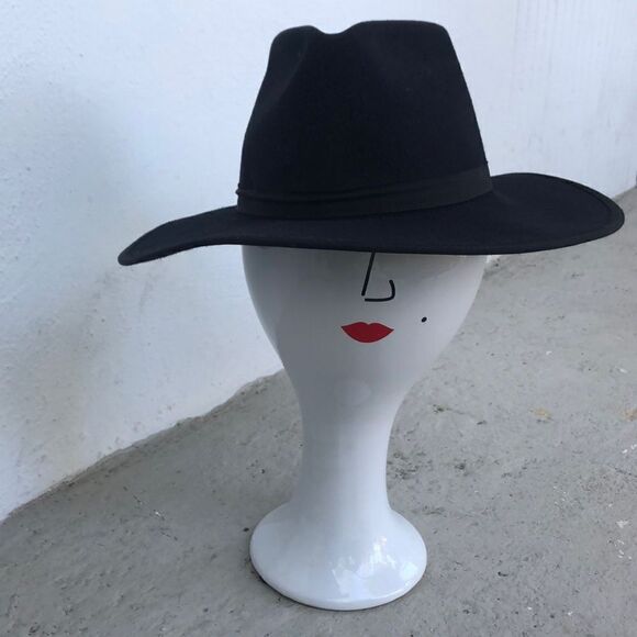 Wyeth hat  - Picture 1 of 7